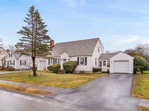 121 Vine Rock St, Dedham, MA 02026