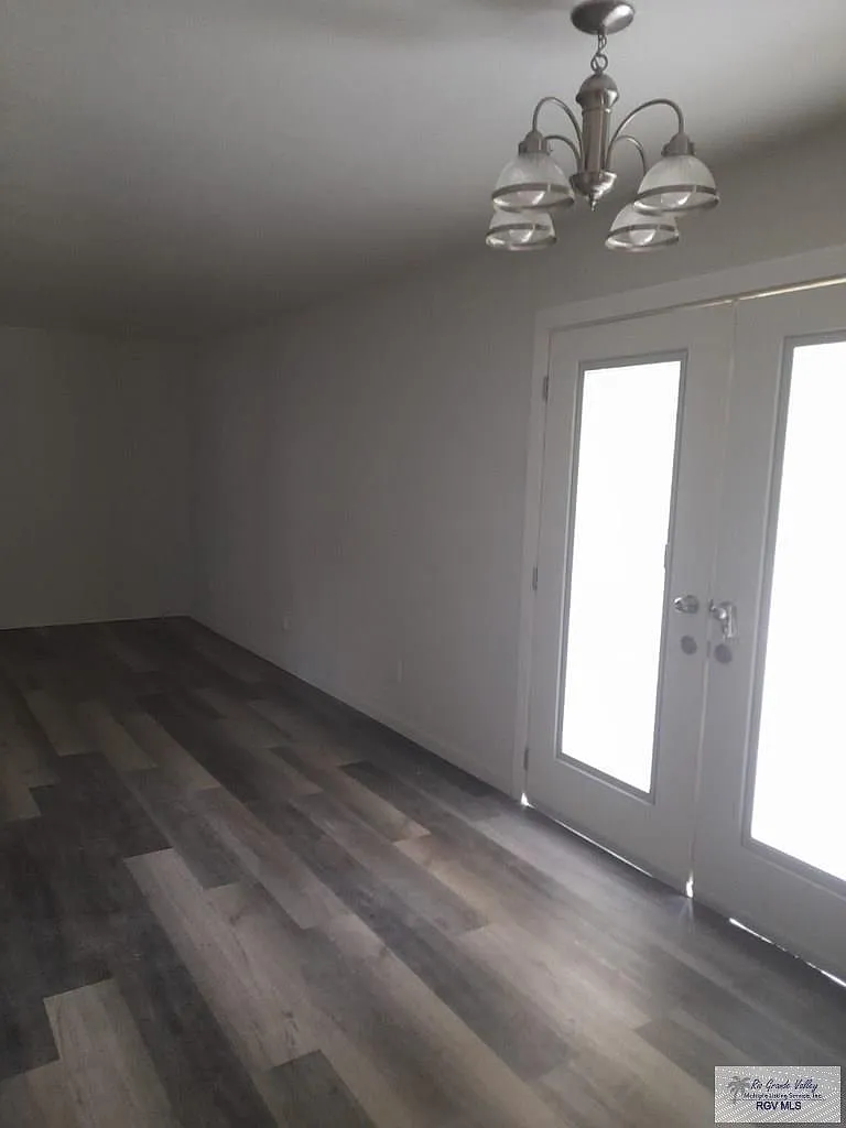 2 bed, 2.0 bath, 1000 sqft, $1,200 — Photo 2