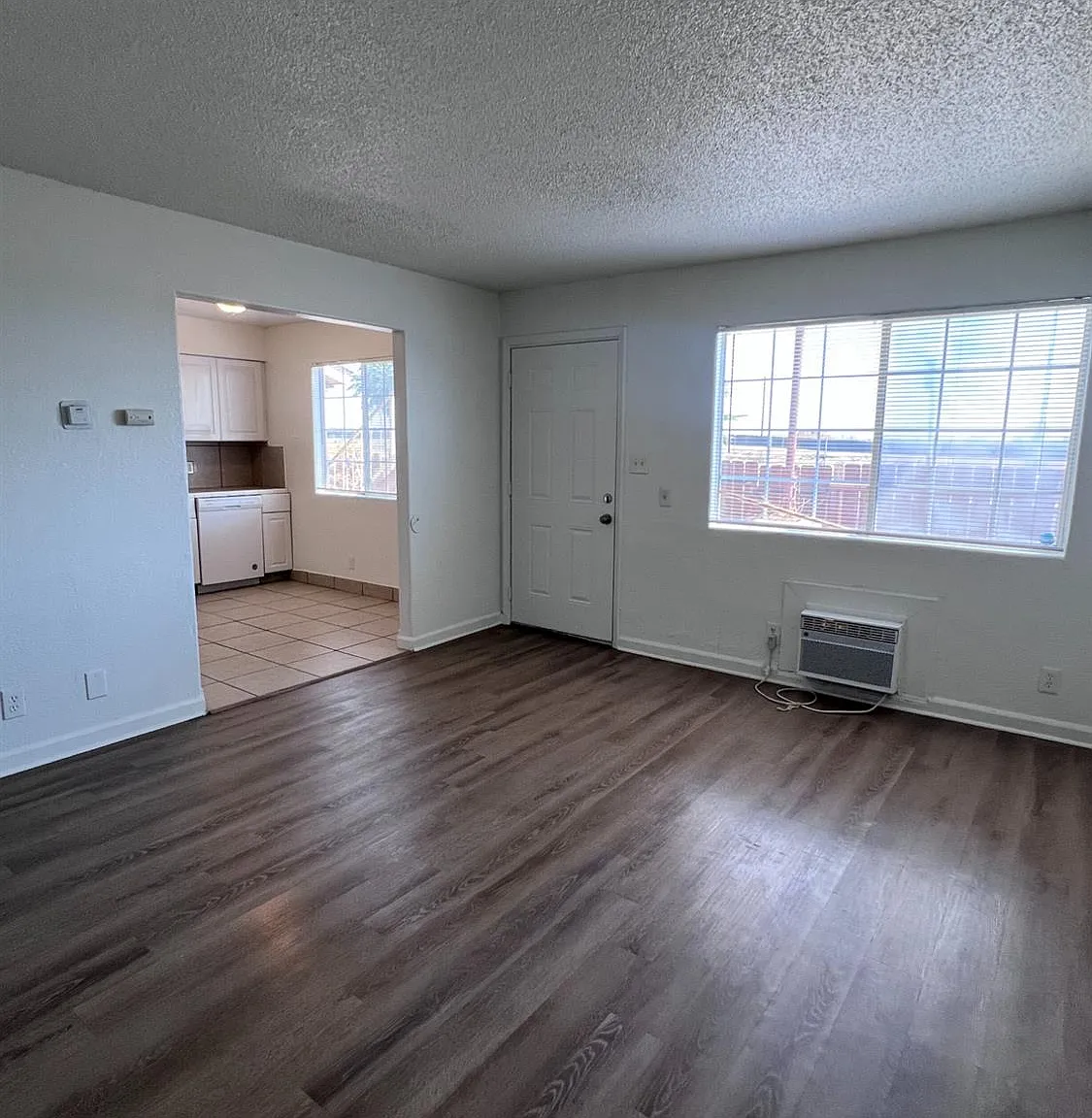 2 bed, 2970 sqft, $1,250 — Photo 4