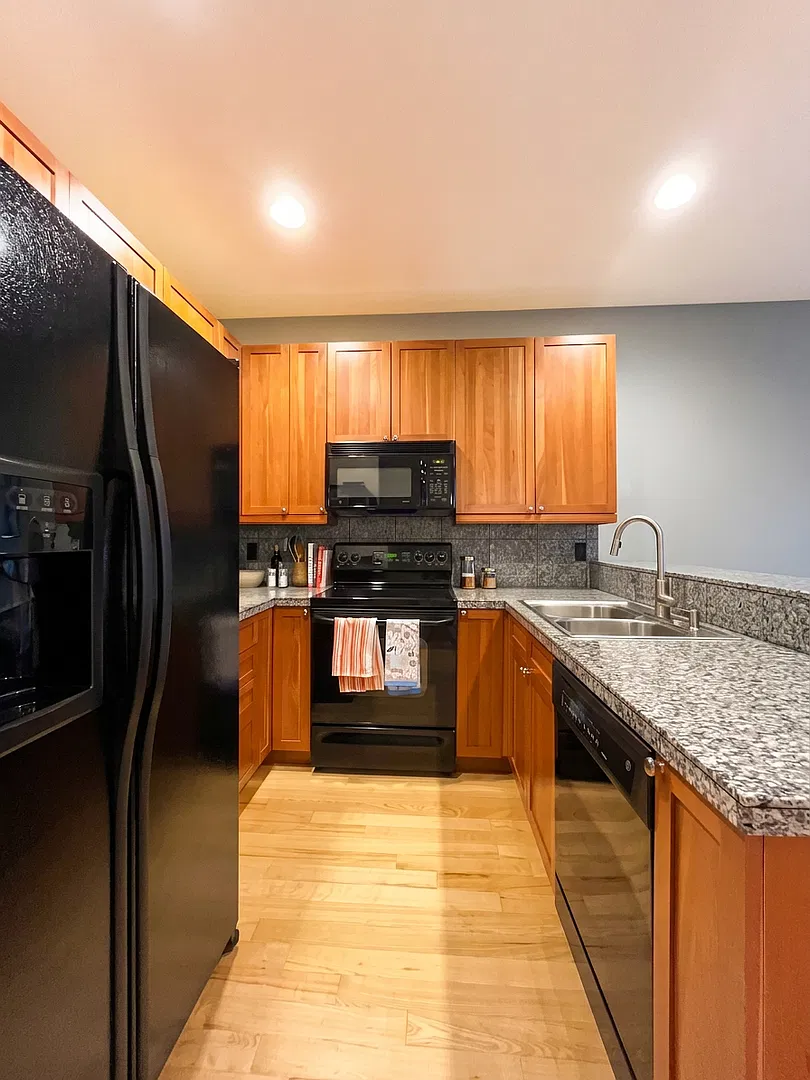 Highland Greens Breck Furnished 2 Bedroom Townhome with Garage! — Photo 4