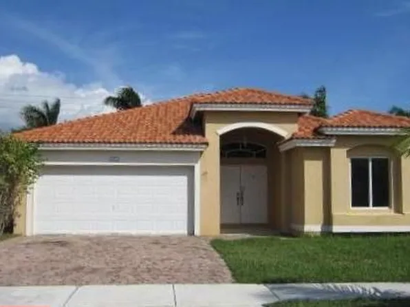 9253 SW 208th Ter, Cutler Bay, FL 33189