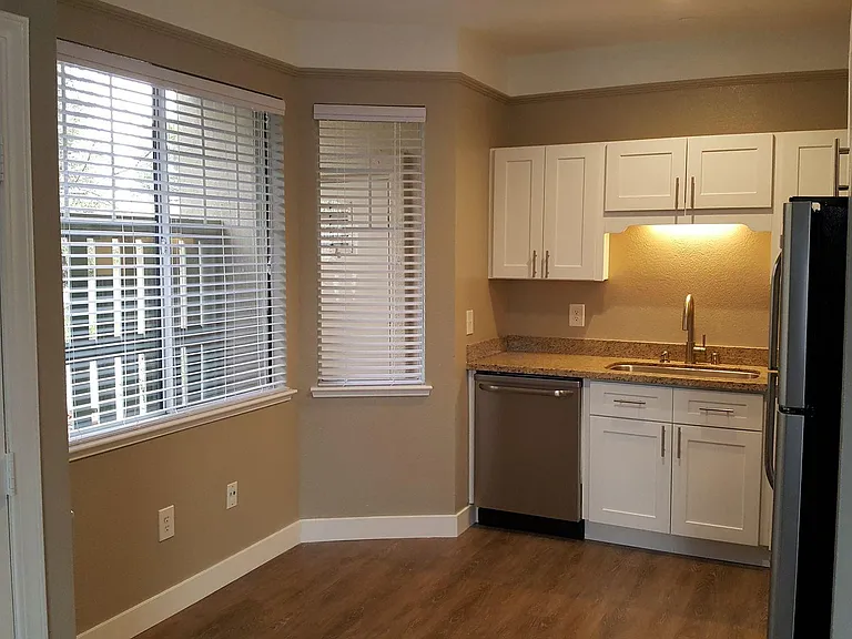 Hillcrest View — Photo 20