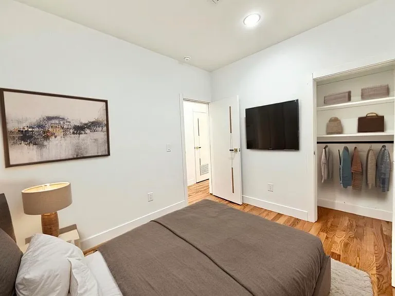 41 W 19th St #2 — Photo 12