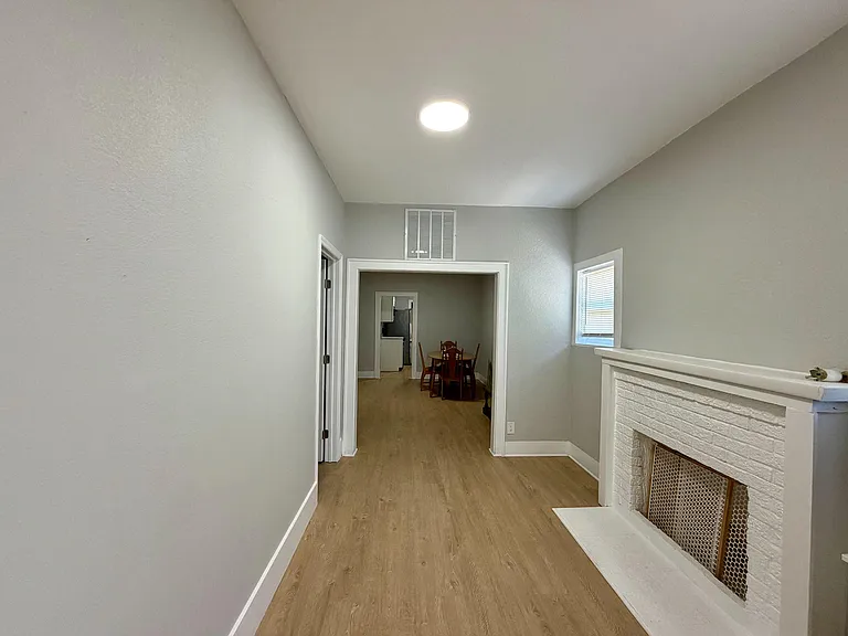 Kentucky Ave — Photo 9
