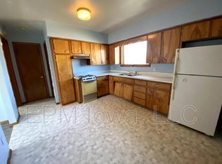 607 Pleasant St, Waterloo, IA 50702