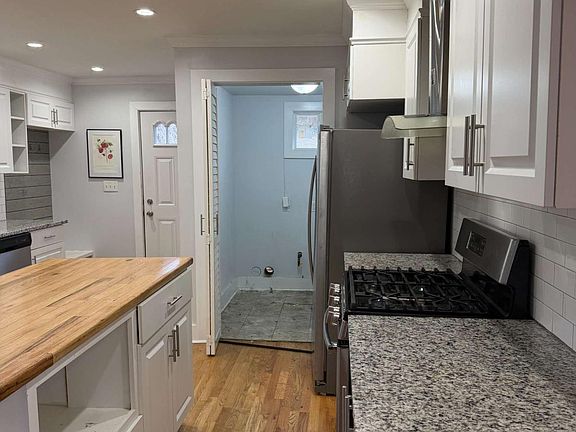 5th image of 1222 SW Elizabeth St SW