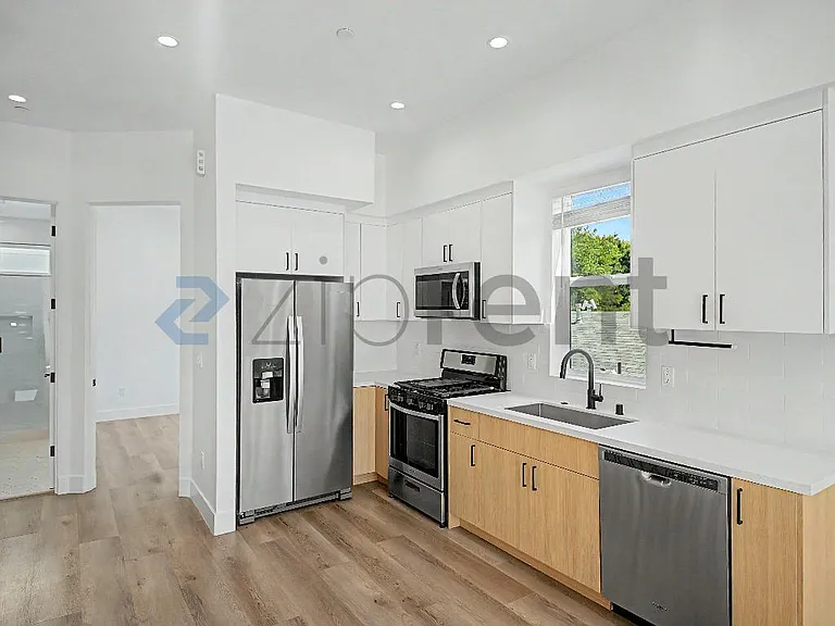 5230 1/2 Tilden Ave — Photo 6