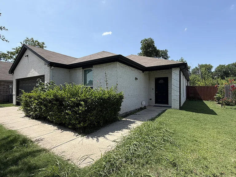 4523 N Ottawa Dr — Photo 2