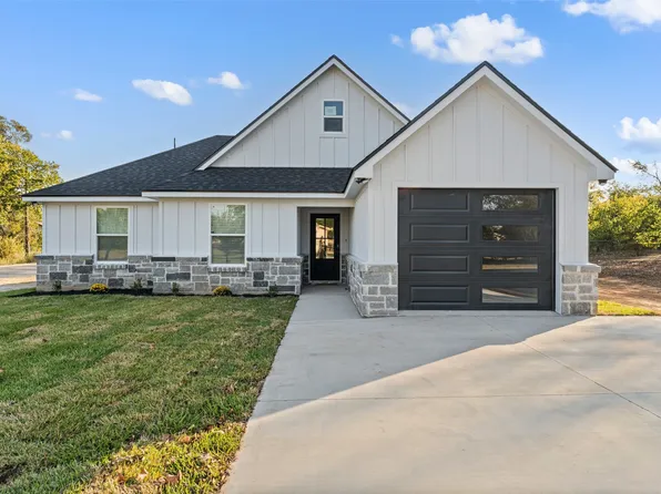 300 Arthur St, Mc Gregor, TX 76657