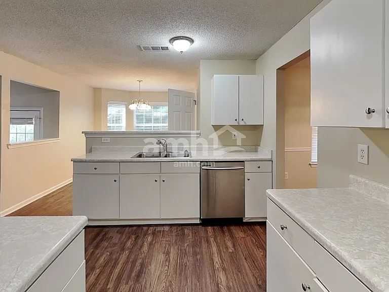 4445 Tuckahoe Ct — Photo 4