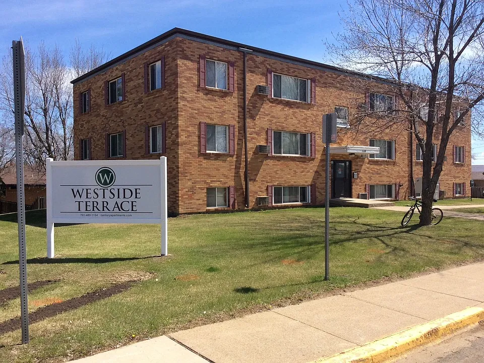 138 13th Ave W