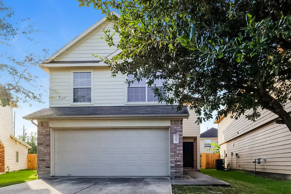 4 bed, 2.5 bath, 1535 sqft, $1,845 — Photo 1