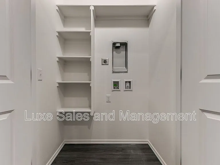 8016 NW 110th Dr — Photo 17