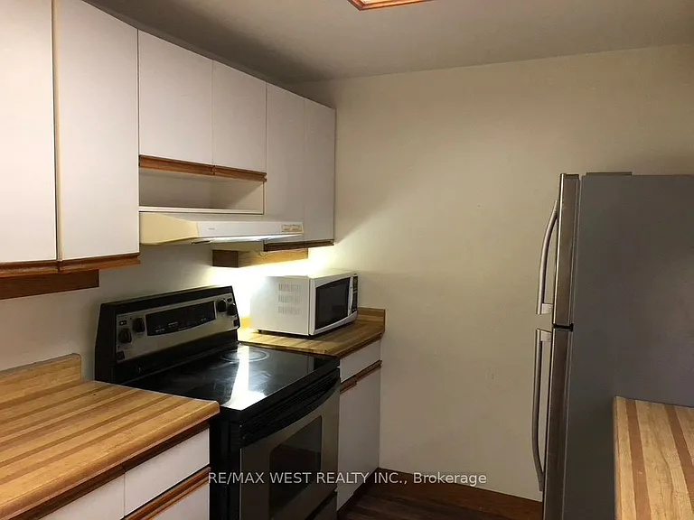 305 Saint Clair Ave E #MAIN FLOOR — Photo 7