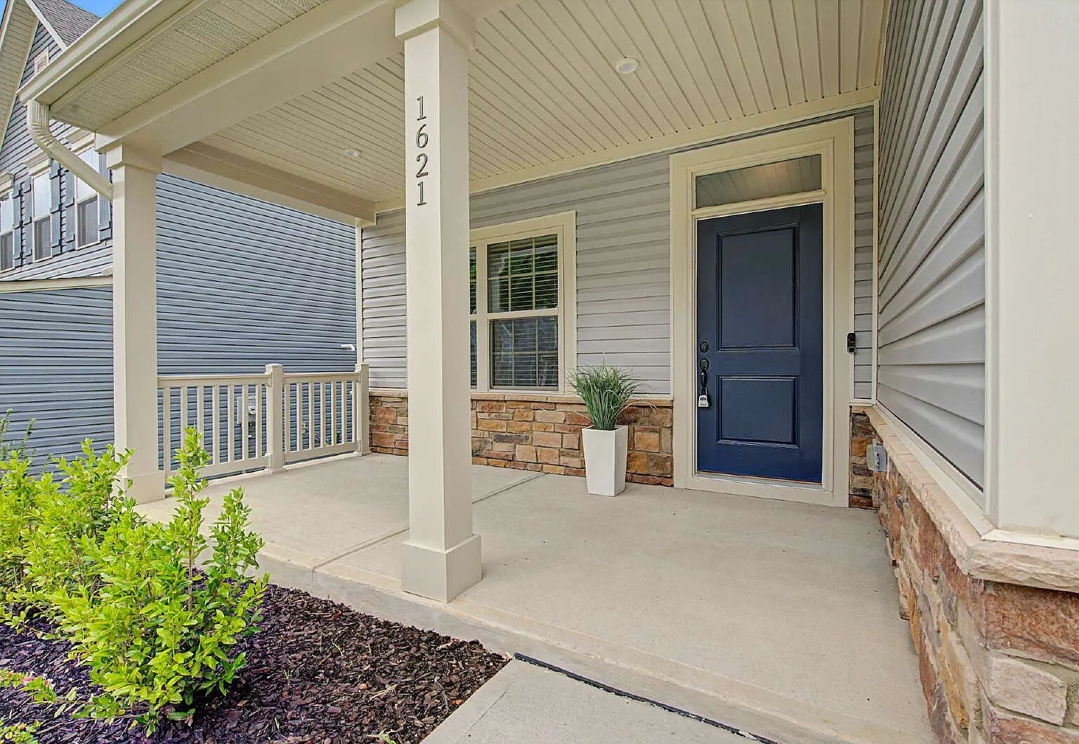 4 bed, 2.5 bath, 2464 sqft, $2,395 — Photo 4