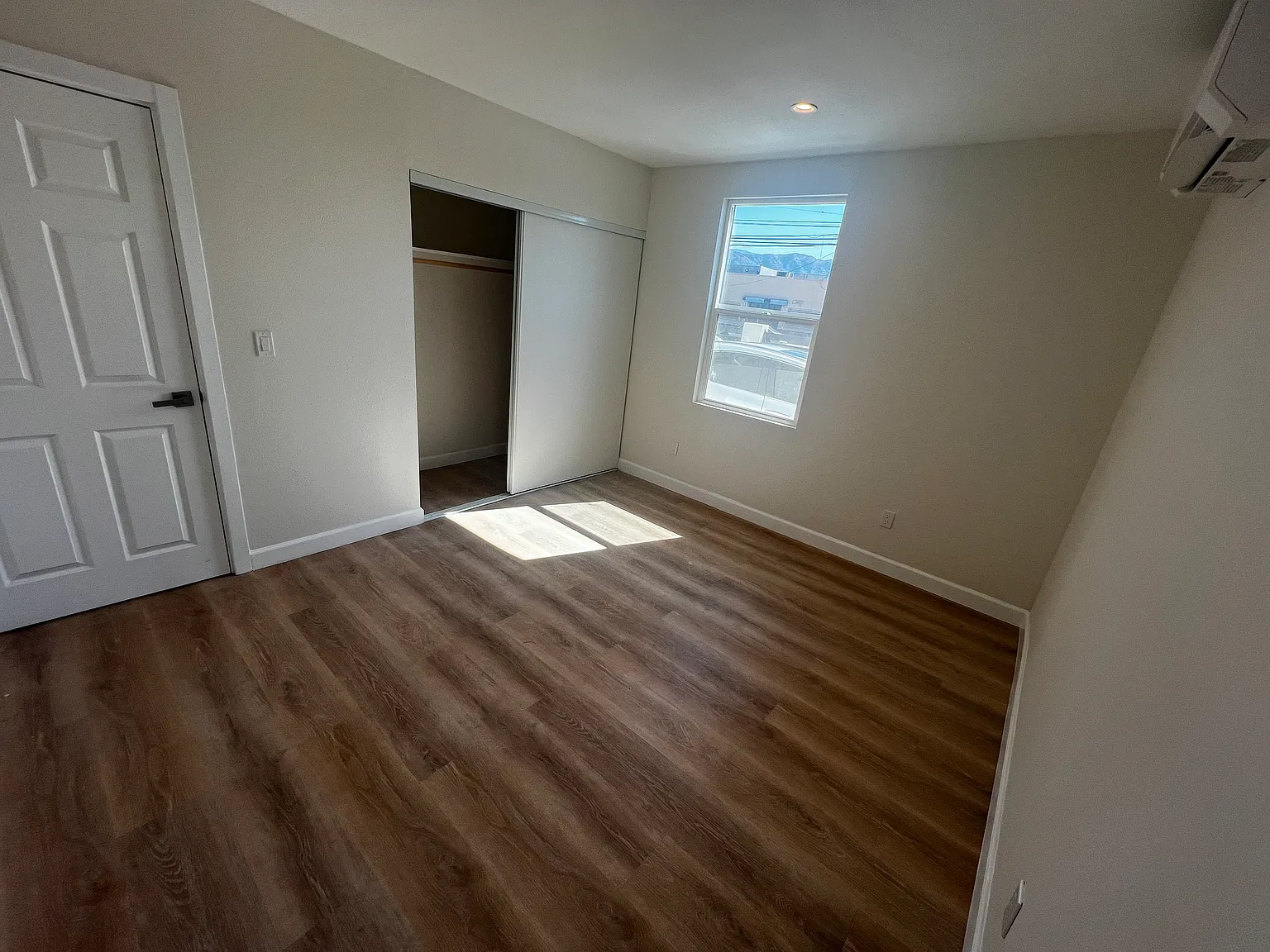 2 bed, 1000 sqft, $3,200 — Photo 4