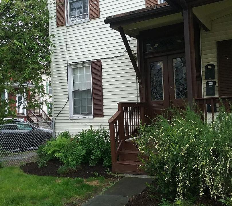 Entrance to the Studio apartment.