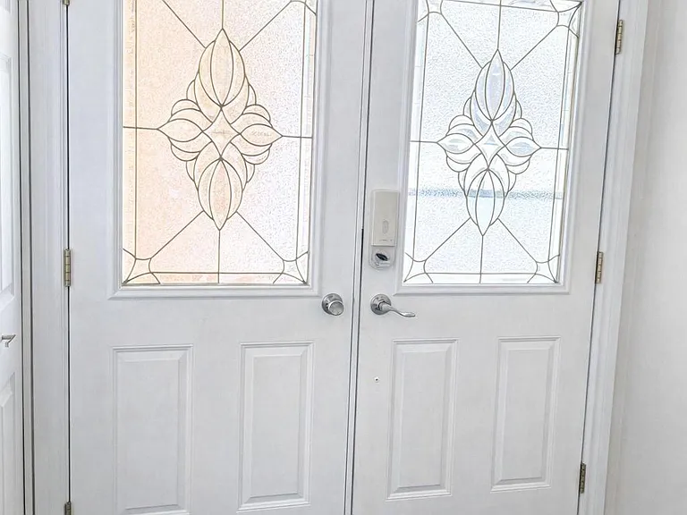112 Fernbank Pl — Photo 2