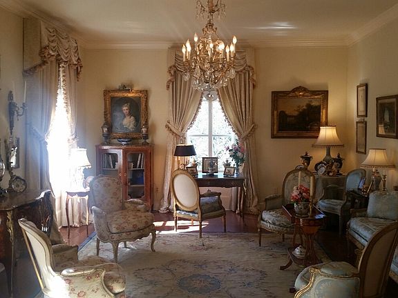 3rd image of 2434 St Charles Ave APT 301