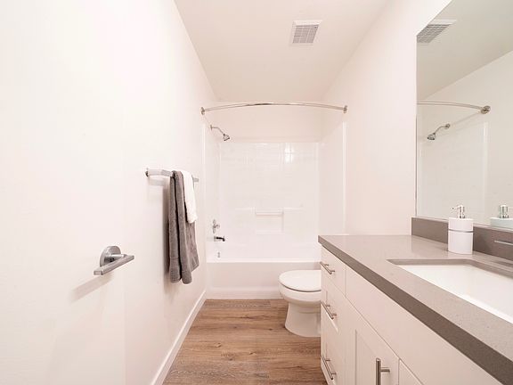 5th image of 632 N Whitnall Hwy #101