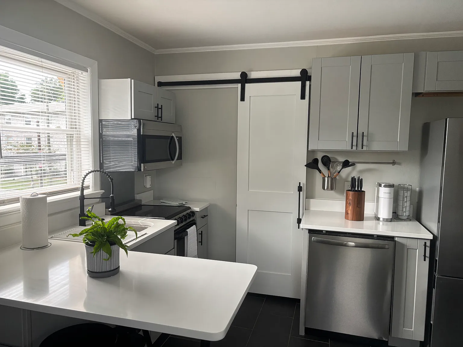 Studio, $1,425 — Photo 2