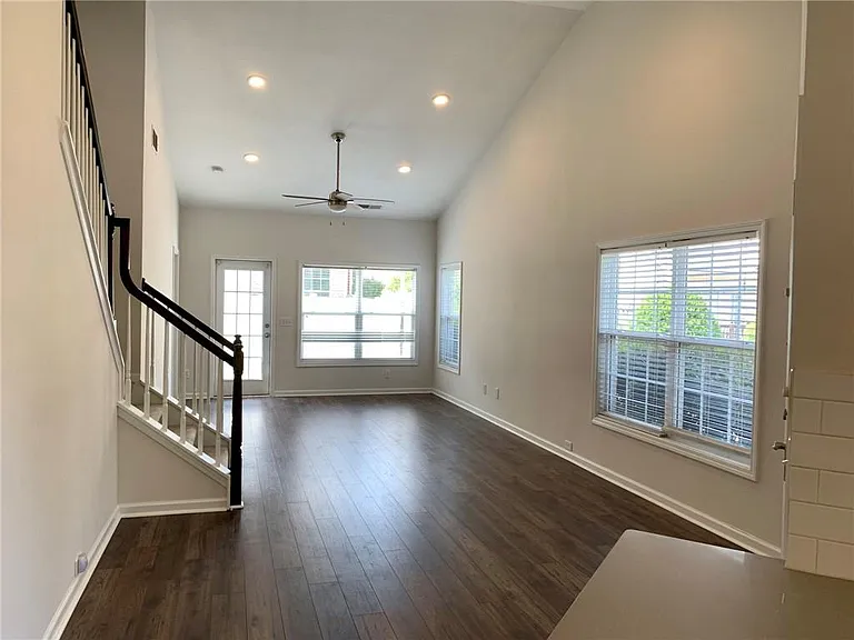 1733 Oakbrook Ln NW #B — Photo 7