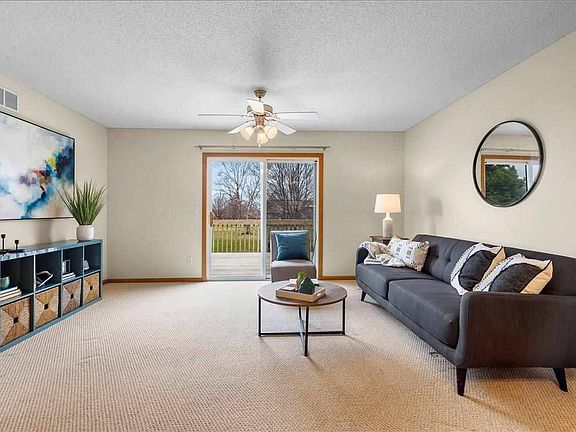 4th image of 1305 Logan Ct