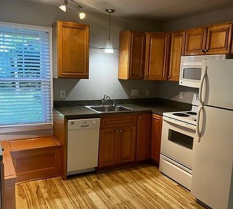 Kitchen with all like new, recently cleaned appliances!