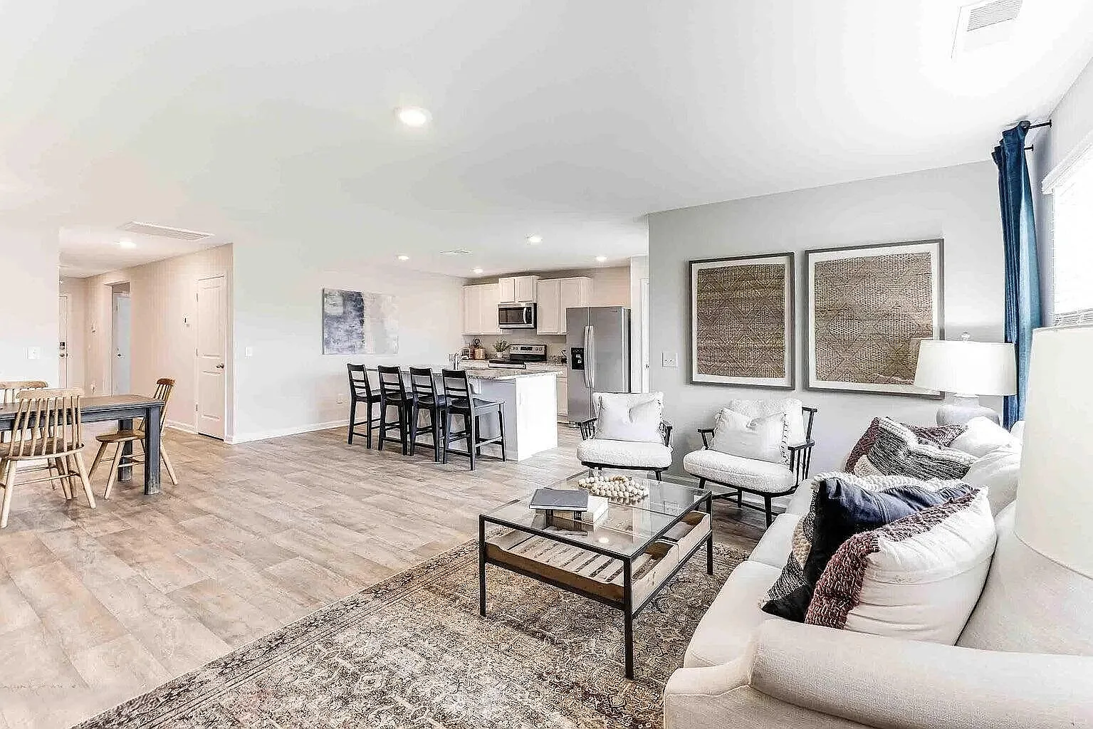 3 bed, 2.0 bath, 1476 sqft, $1,800 — Photo 4