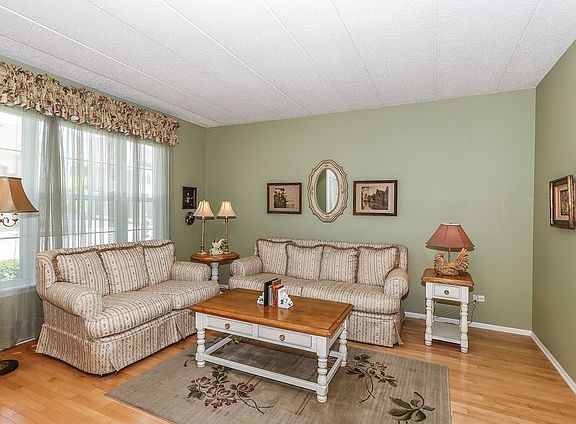 4th image of 521 Harvey Lake Dr