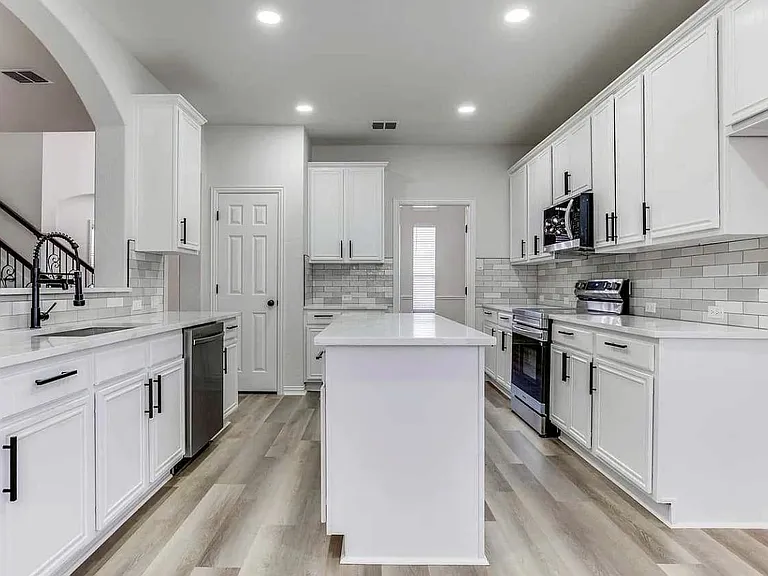 Kitchen, 15' x 12'