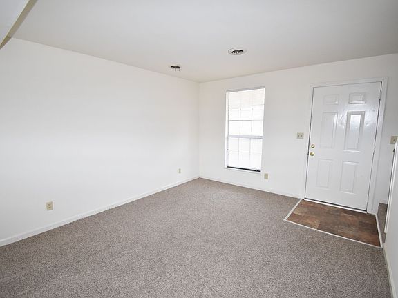 2nd image of 1500 W Knollwood Cir #D