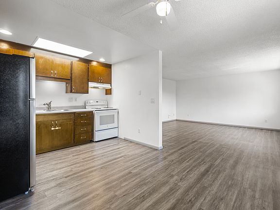 2nd image of 3132 Lombard Ave