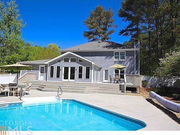 3rd image of 104 Sawleaf Ln