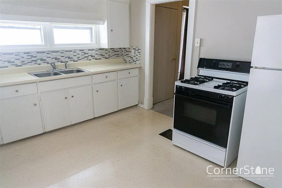 Studio, 700 sqft, $850 — Photo 2