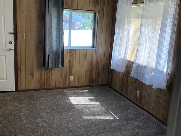 3rd image of 2114 Oakridge Dr APT A