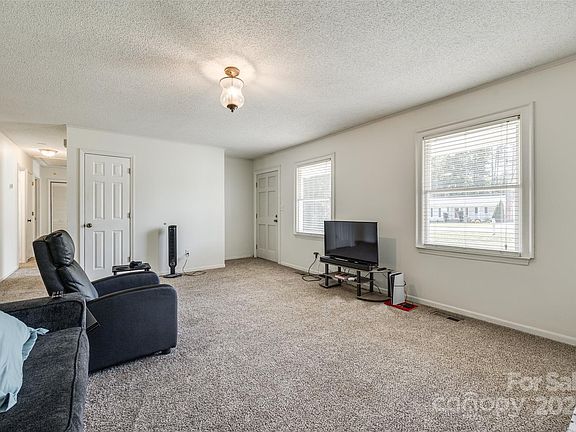 5th image of 4205 Wrentree Dr