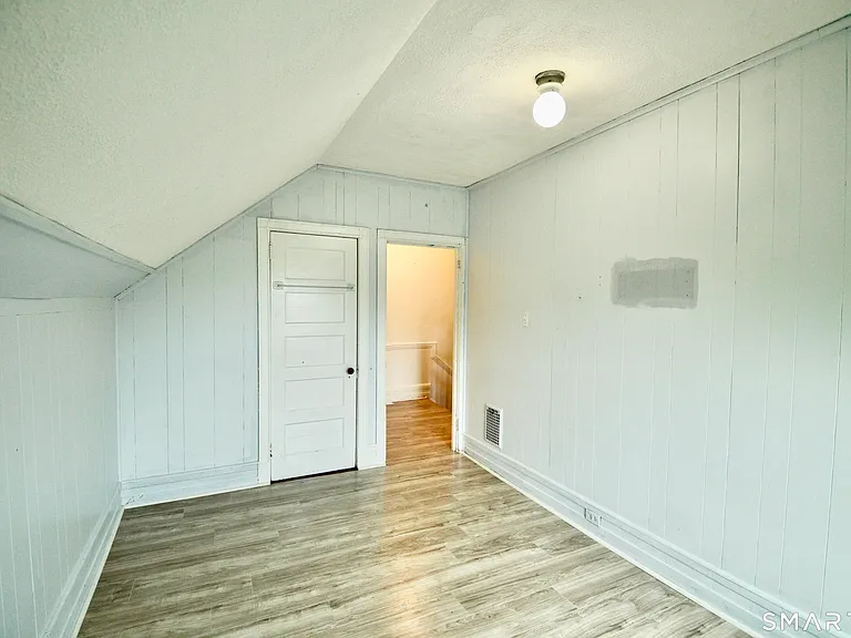 407 East Ave — Photo 21