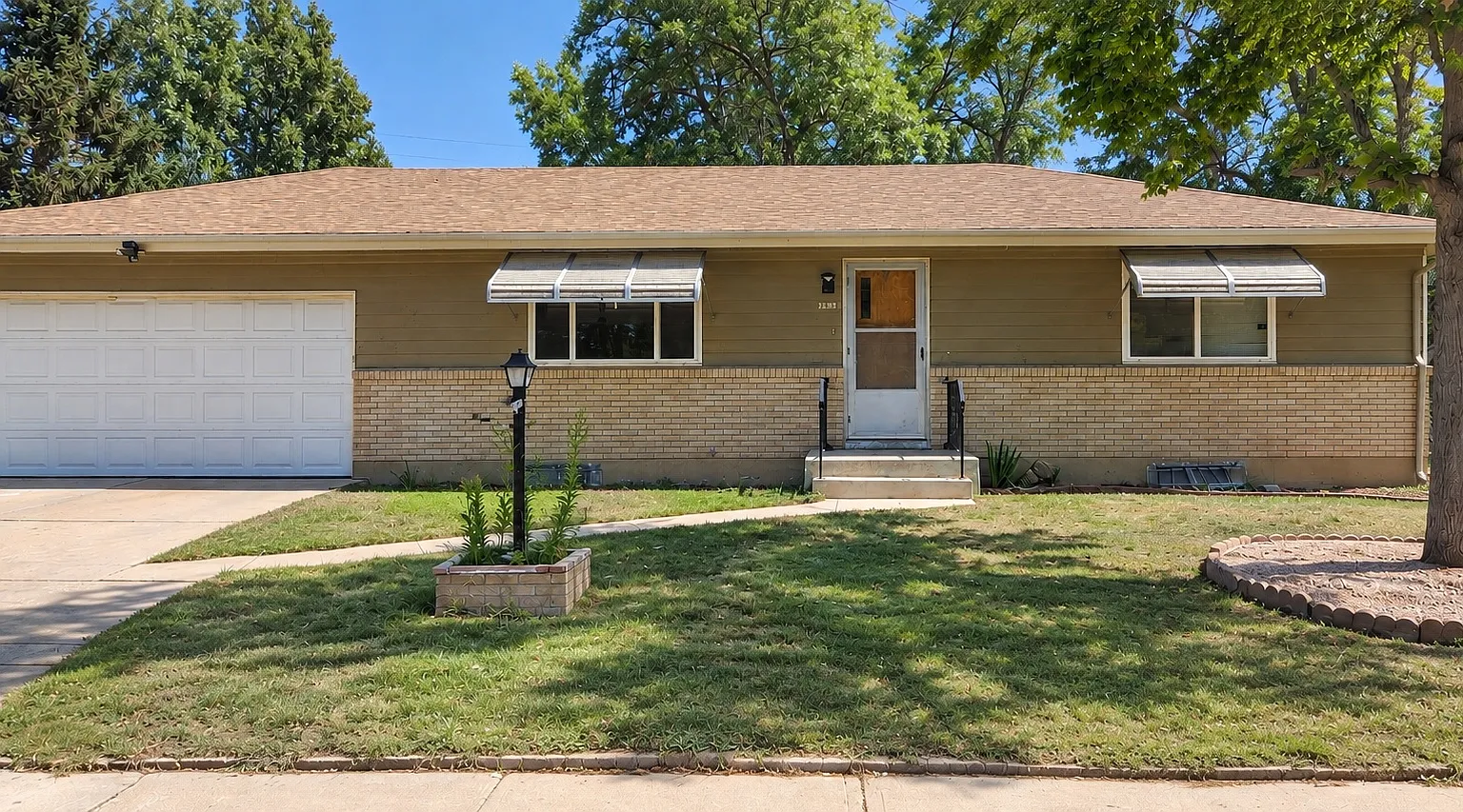 3 bed, 2052 sqft, $2,200 — Photo 1