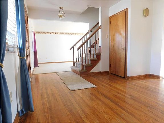 3rd image of 108 Church St