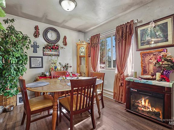 4th image of 1618 Gingko St