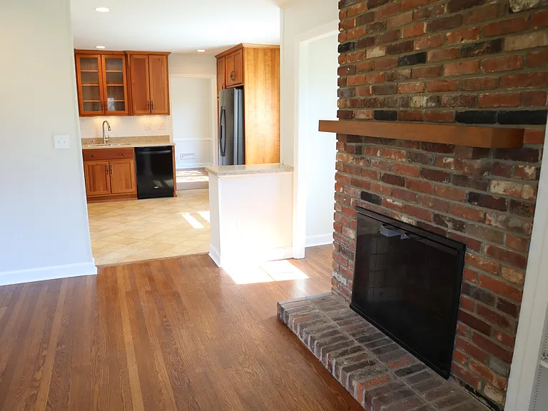 2331 Thornhill Rd — Photo 14