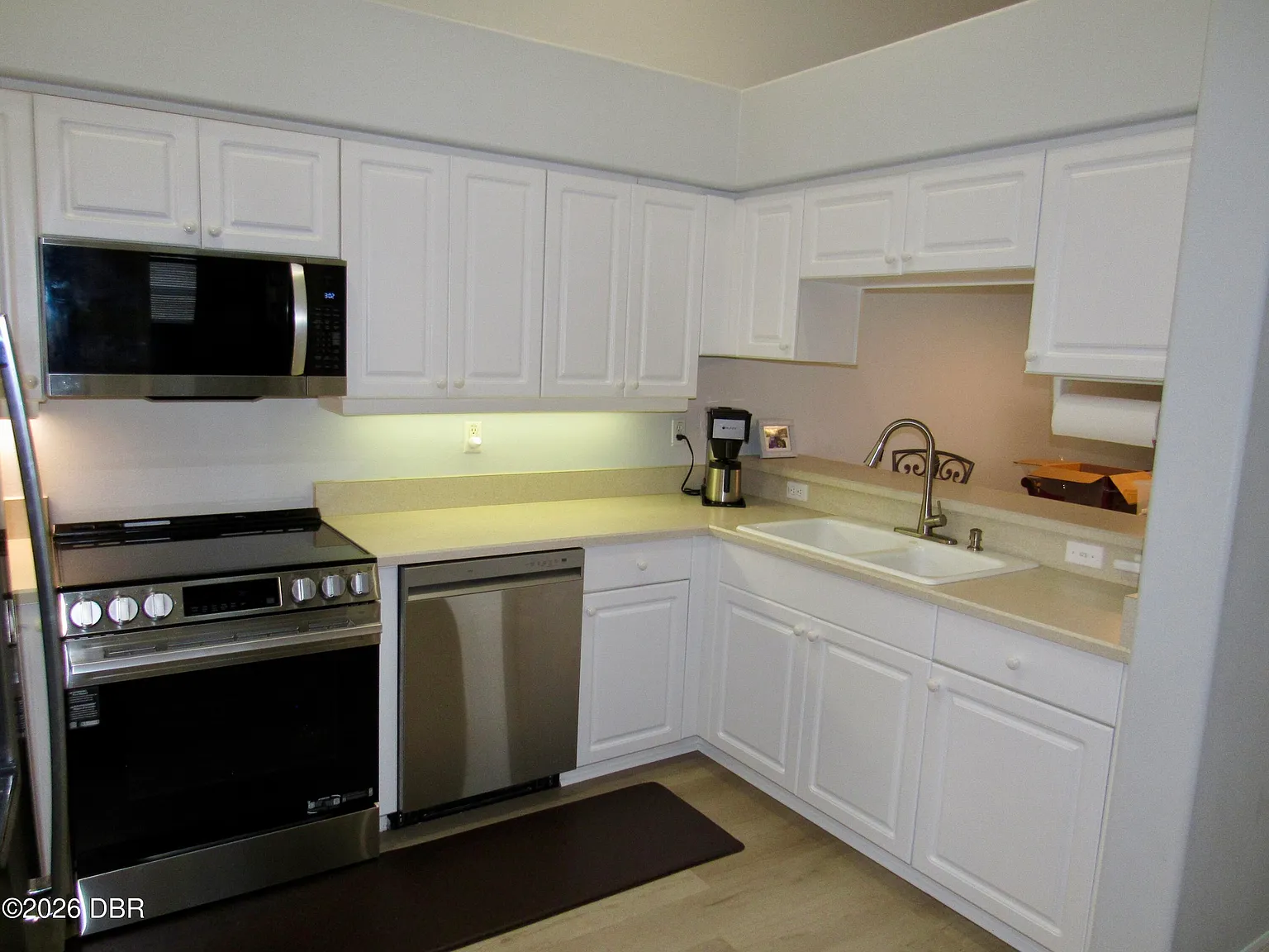 2 bed, 2.0 bath, 1279 sqft, $2,350 — Photo 2