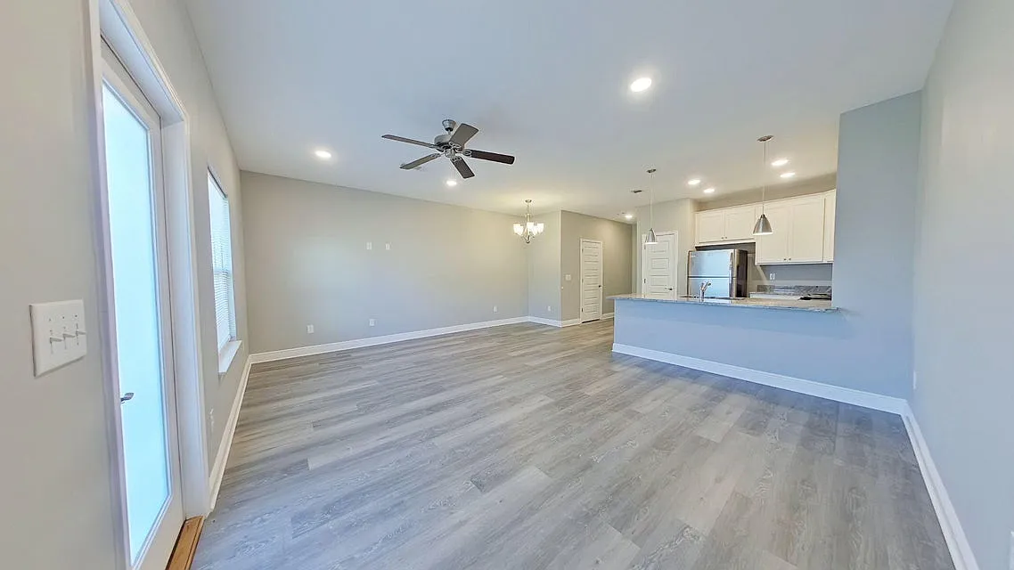 7 Holmes Boulevard Unit C — Photo 4