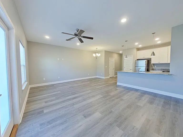 7 Holmes Blvd #C — Photo 4