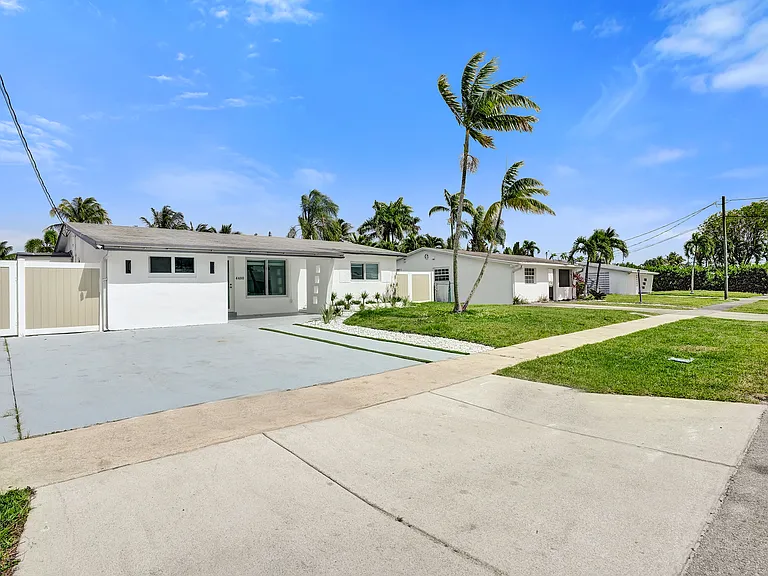 4480 SW 34th Dr — Photo 36