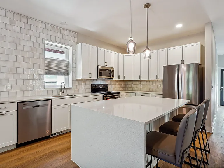 1386 1/2 Neil Ave #1/2 — Photo 9