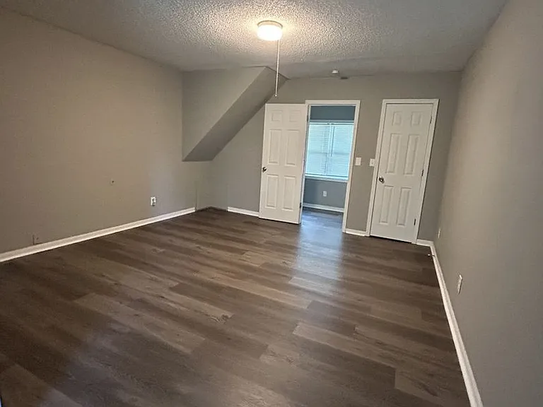 1116 S Elm St — Photo 11