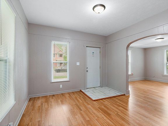 3rd image of 519 Oakley Ave