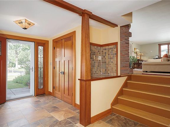 3rd image of 4695 Boncrest Dr E